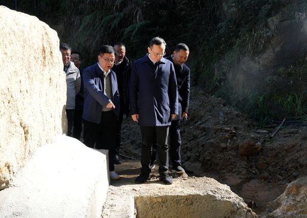 談文勝赴資興大雁山村災(zāi)后重建項(xiàng)目調(diào)研 強(qiáng)調(diào)“四心工程”暖民心